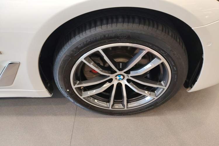 Used BMW 5 Series 2022 Second Facelift 525Li M Sport Package Right Front Wheel Hub