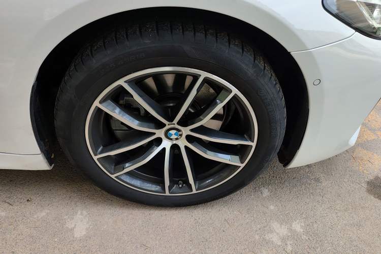 Used BMW 5 Series 2022 Restyled 525i M Sport Package Right Front Wheel Hub
