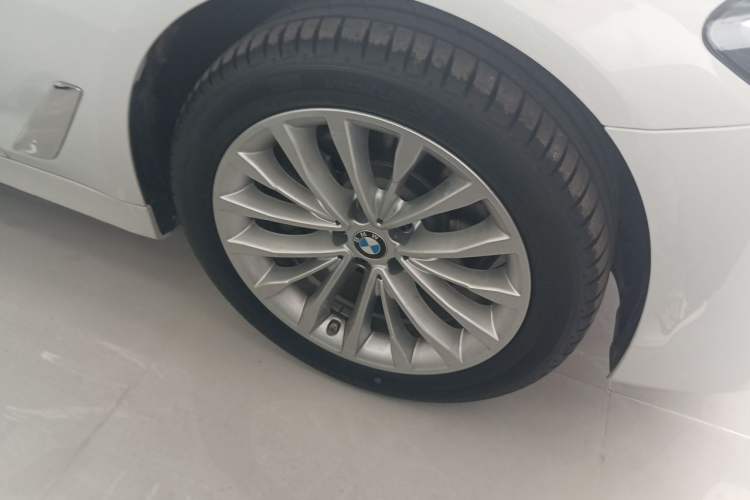 Used BMW 5 Series 2022 Second Facelift 525Li Luxury Package Right Front Wheel Hub