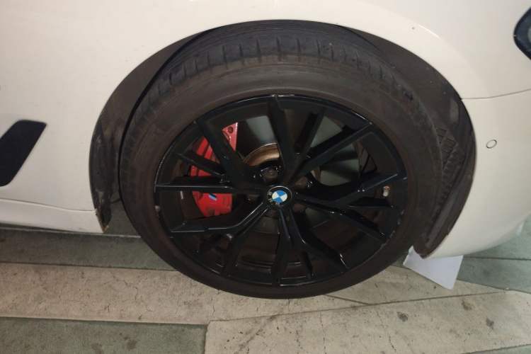 Used BMW 5 Series 2022 540i Sport Line M Sport Package Right Front Wheel Hub