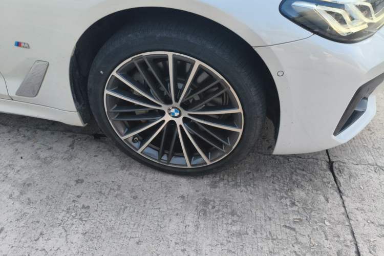 Used BMW 5 Series 2022 Restyled 530Li Leading Edition M Sport Package Right Front Wheel Hub