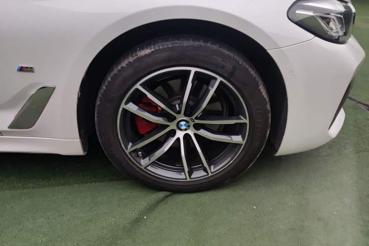 Used BMW 5 Series 2022 525Li M Sport Package Right Front Wheel Hub