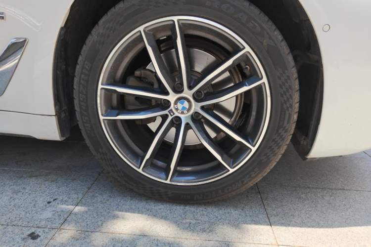 Used BMW 5 Series 2022 Restyled 525Li M Sport Package Right Front Wheel Hub