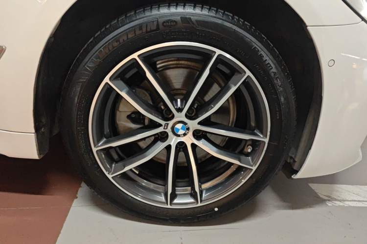 Used BMW 5 Series 2022 Restyled 525Li M Sport Package Right Front Wheel Hub