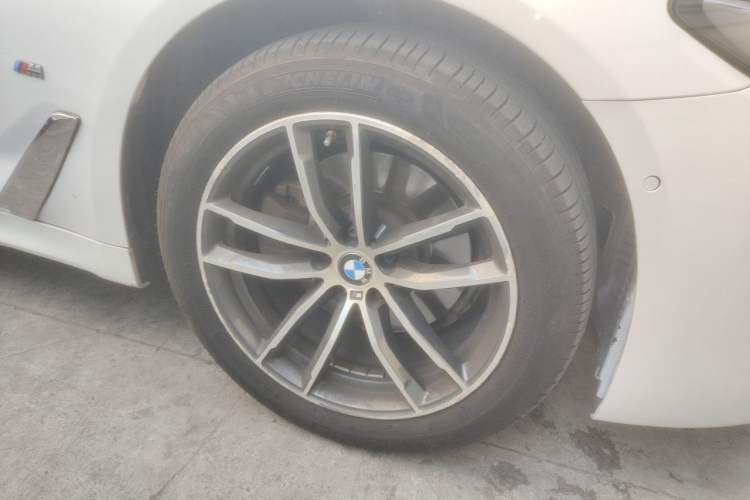Used BMW 5 Series 2022 Restyled 525Li M Sport Package Right Front Wheel Hub