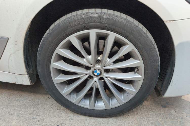 Used BMW 5 Series 2022 525Li Luxury Package Right Front Wheel Hub
