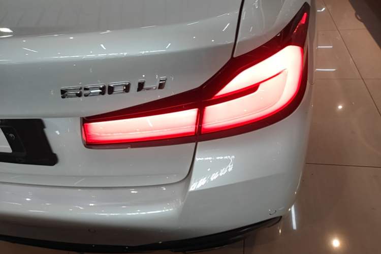 Used BMW 5 Series 2022 Second Facelift 530Li Leading Edition M Sport Package Right Rear Taillight
