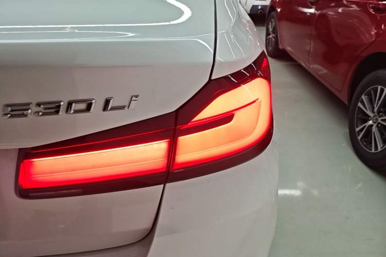 Used BMW 5 Series 2022 Second Facelift 530Li Leading Edition M Sport Package Right Rear Taillight