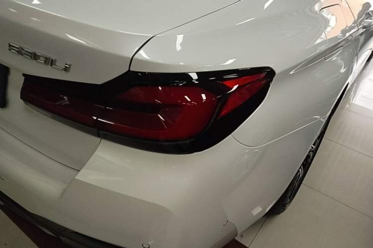 Used BMW 5 Series 2022 Second Facelift 530Li Luxury Version M Sport Package Right Rear Taillight