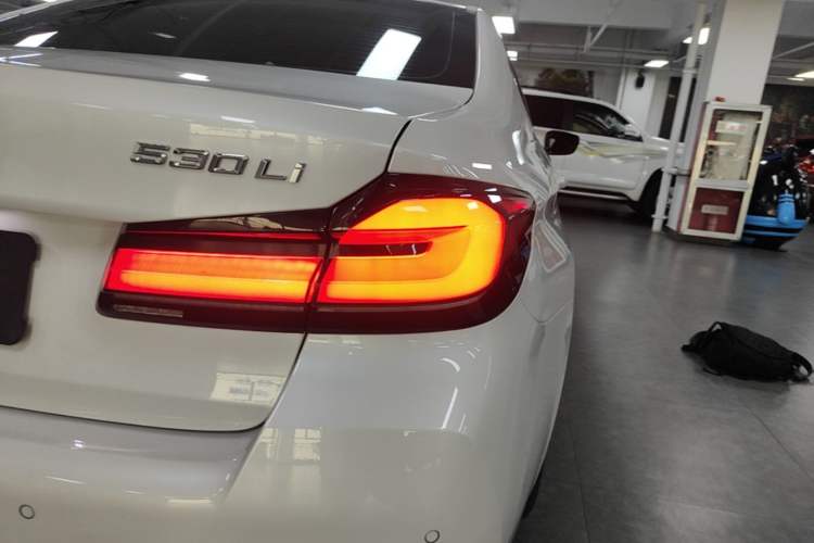 Used BMW 5 Series 2022 Second Facelift 530Li Leading Edition M Sport Package Right Rear Taillight
