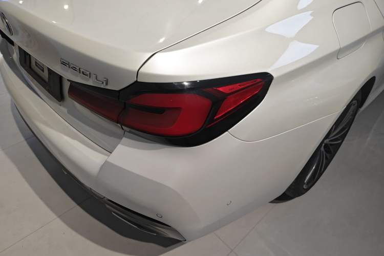 Used BMW 5 Series 2022 Restyled 530Li Leading Edition M Sport Package Right Rear Taillight