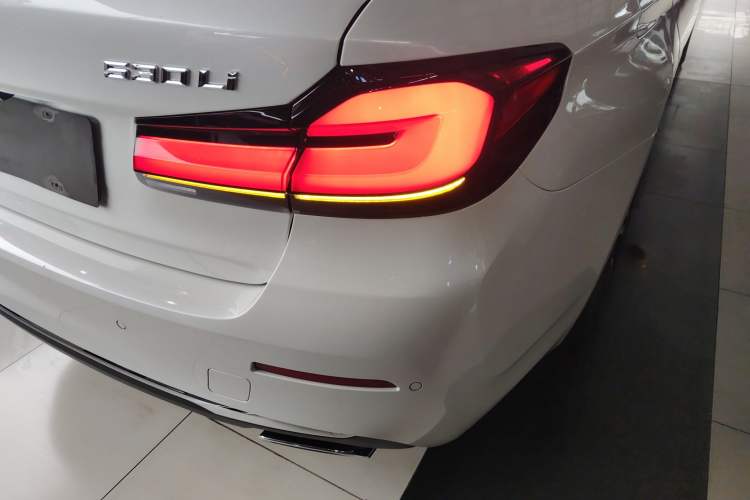 Used BMW 5 Series 2022 Second Facelift 530Li Leading Edition Luxury Package Right Rear Taillight