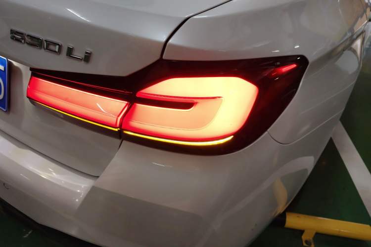 Used BMW 5 Series 2022 Restyled 530Li Leading Edition M Sport Package Right Rear Taillight