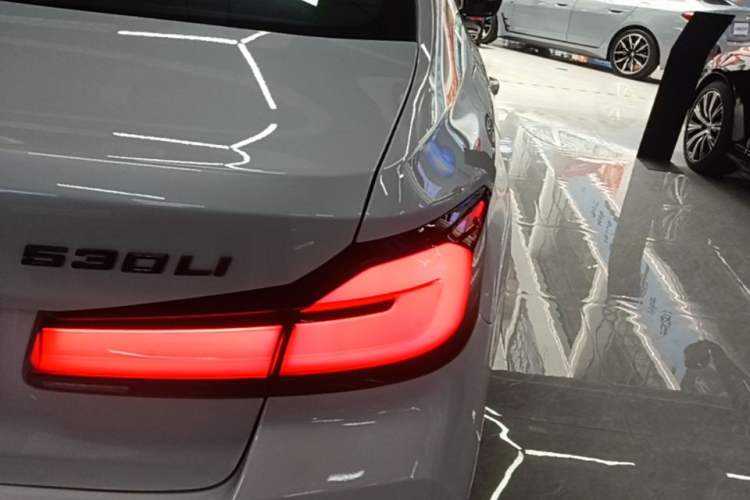 Used BMW 5 Series 2022 Restyled 530Li Leading Edition M Sport Package Right Rear Taillight