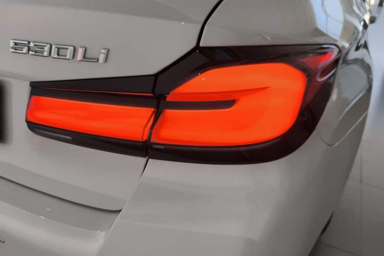 Used BMW 5 Series 2022 Second Facelift 530Li Luxury Version M Sport Package Right Rear Taillight