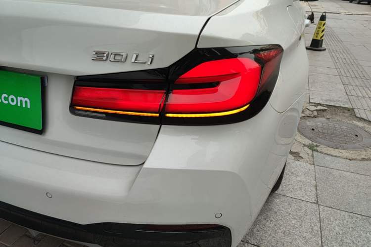Used BMW 5 Series 2022 Second Facelift 530Li Leading Edition M Sport Package Right Rear Taillight