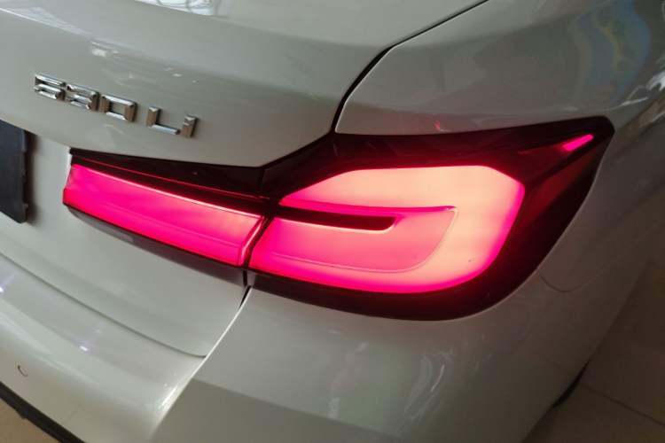 Used BMW 5 Series 2022 Revised Version 3 530Li Luxury Edition M Sport Package Right Rear Taillight