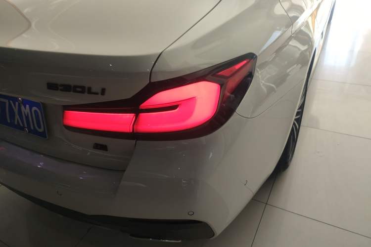 Used BMW 5 Series 2022 Second Facelift 530Li Leading Edition M Sport Package Right Rear Taillight