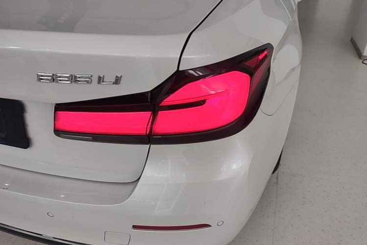 Used BMW 5 Series 2022 Restyled 525Li Luxury Package Right Rear Taillight