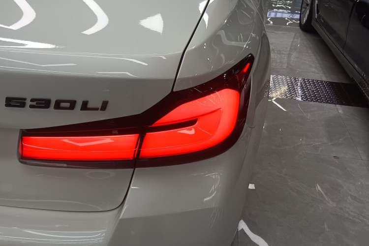 Used BMW 5 Series 2022 Restyled 530Li Leading Edition M Sport Package Right Rear Taillight