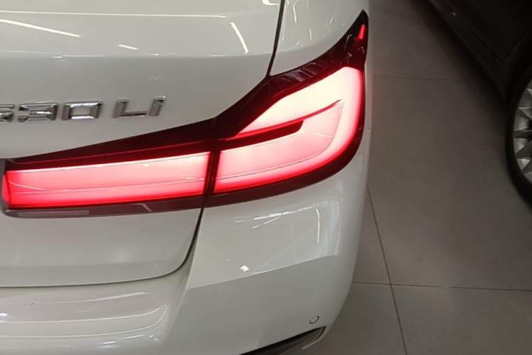 Used BMW 5 Series 2022 Second Facelift 530Li Leading Edition M Sport Package Right Rear Taillight