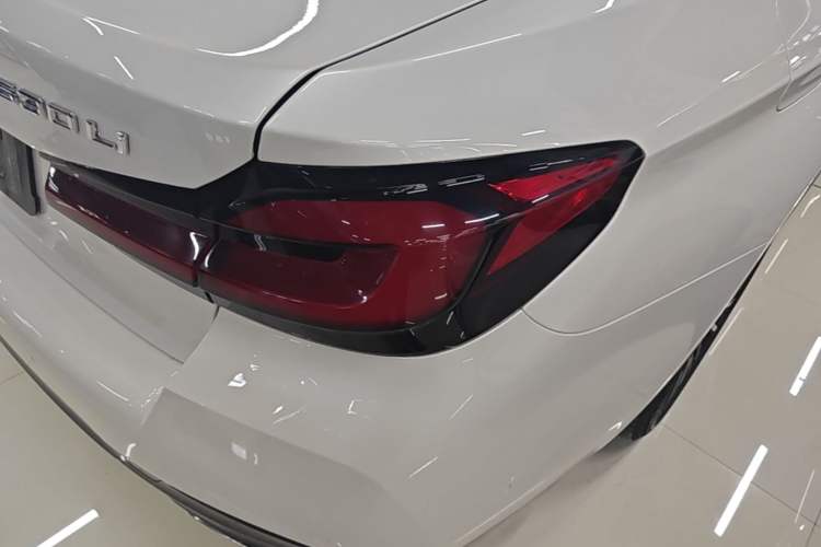 Used BMW 5 Series 2022 Restyled 530Li Leading Edition M Sport Package Right Rear Taillight