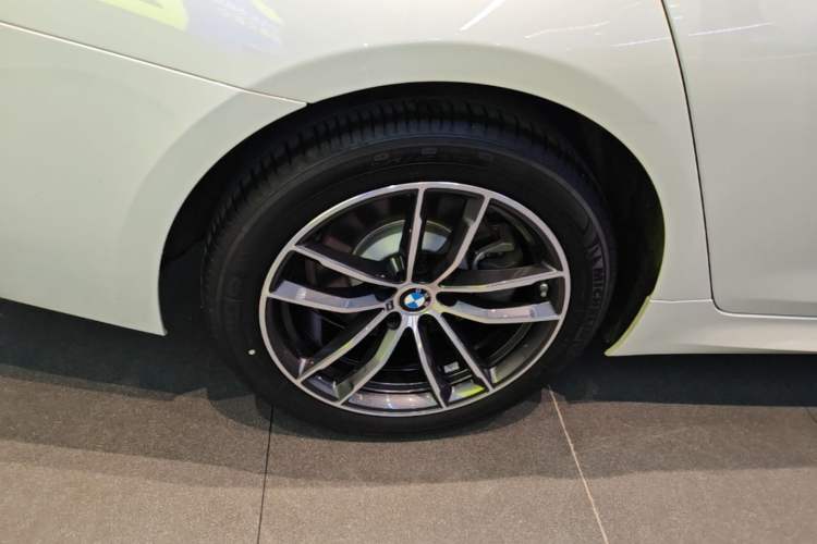 Used BMW 5 Series 2022 Restyled 525Li M Sport Package Right Rear Wheel Hub