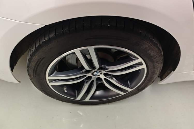 Used BMW 5 Series 2022 Second Facelift 530Li Leading Edition M Sport Package Right Rear Wheel Hub