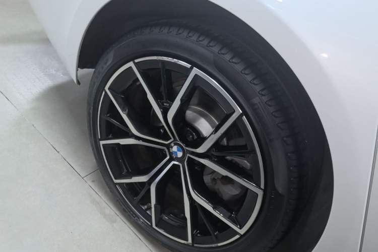 Used BMW 5 Series 2022 Revised Version 3 530Li Luxury Edition M Sport Package Right Rear Wheel Hub