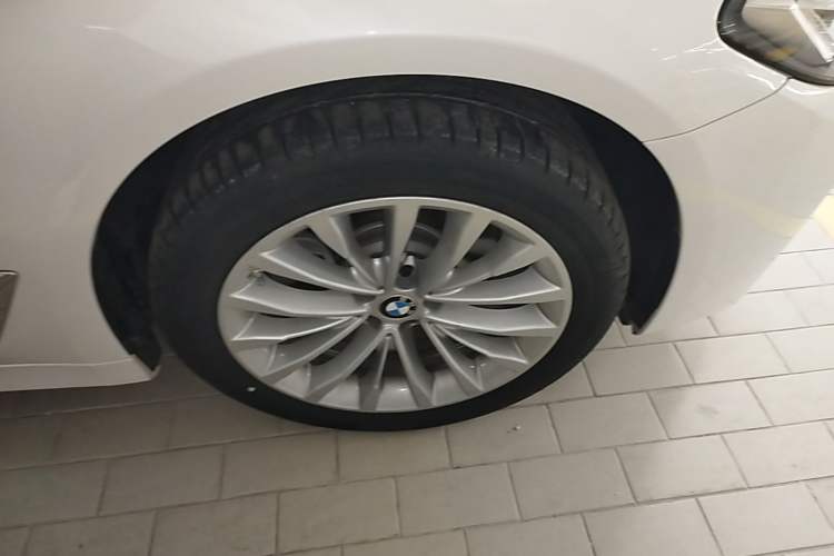 Used BMW 5 Series 2022 Second Facelift 525Li Luxury Package Right Rear Wheel Hub