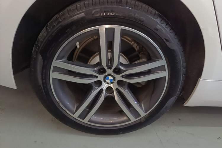 Used BMW 5 Series 2022 Updated 530Li Leading Edition Luxury Package Right Rear Wheel Hub
