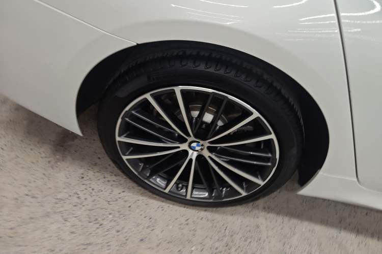 Used BMW 5 Series 2022 Restyled 530Li Leading Edition M Sport Package Right Rear Wheel Hub