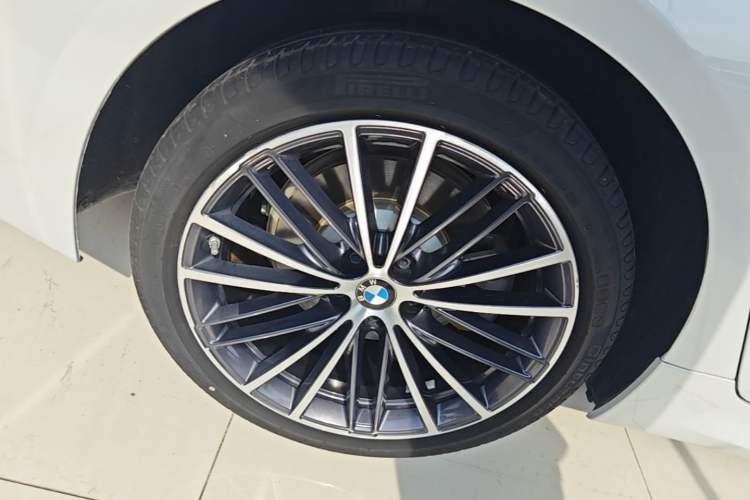 Used BMW 5 Series 2022 Second Facelift 530Li Leading Edition M Sport Package Right Rear Wheel Hub