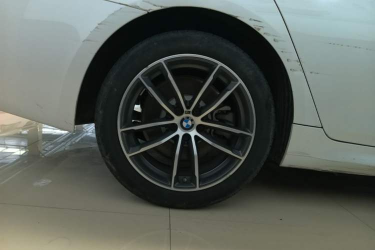 Used BMW 5 Series 2022 Second Facelift 525Li M Sport Package Right Rear Wheel Hub