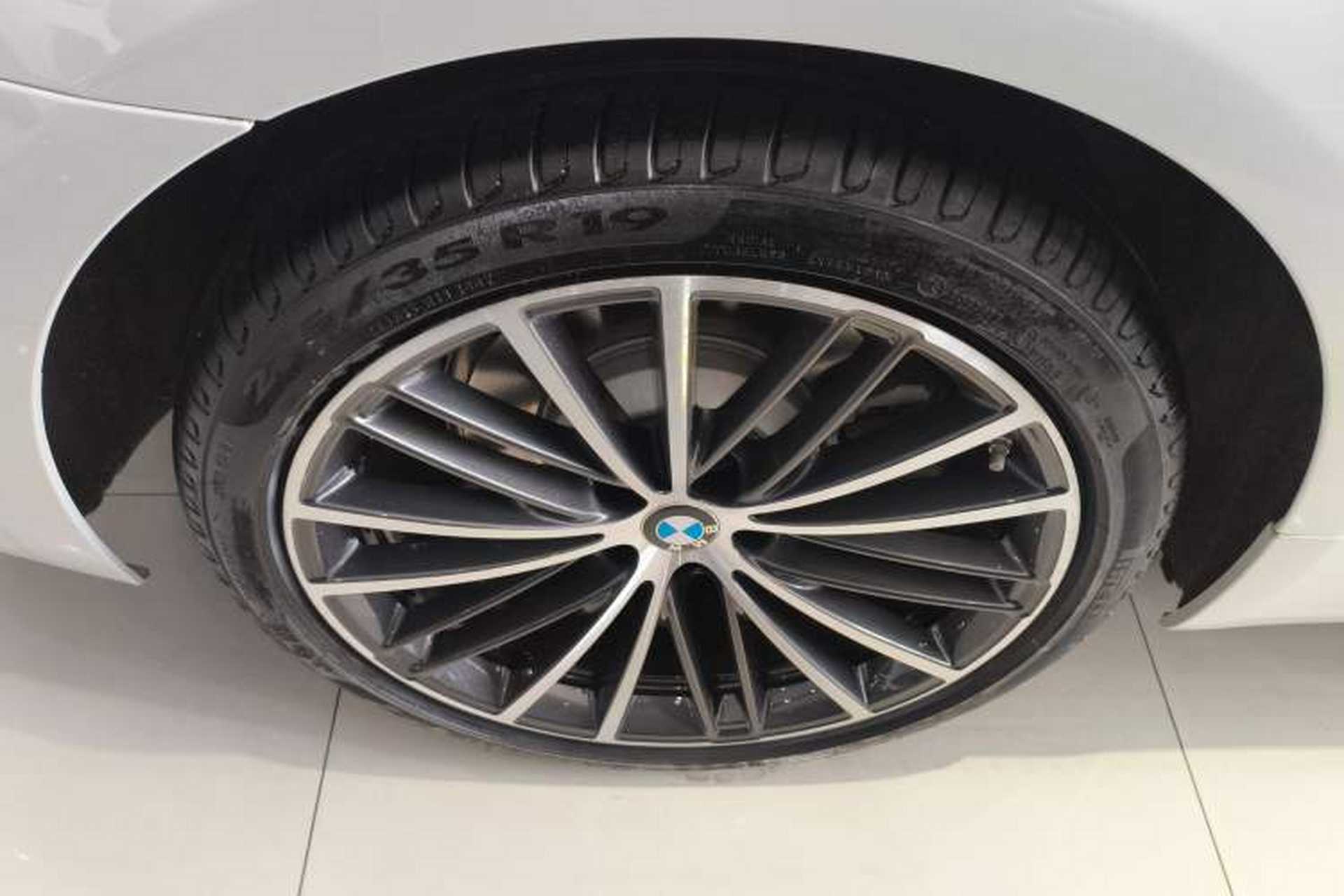 Used BMW 5 Series 2022 Restyled 530Li Leading Edition M Sport Package Right Rear Wheel Hub