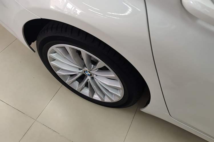 Used BMW 5 Series 2022 Second Facelift 525Li Luxury Package Right Rear Wheel Hub