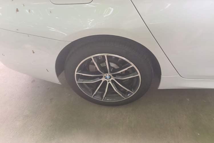 Used BMW 5 Series 2022 Second Facelift 525Li M Sport Package Right Rear Wheel Hub