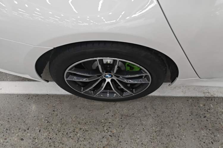 Used BMW 5 Series 2022 Second Facelift 525Li M Sport Package Right Rear Wheel Hub
