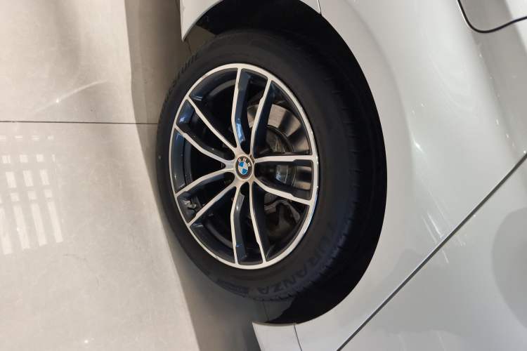 Used BMW 5 Series 2022 Second Facelift 525Li M Sport Package Right Rear Wheel Hub