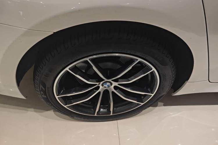 Used BMW 5 Series 2022 Second Facelift 525Li M Sport Package Right Rear Wheel Hub