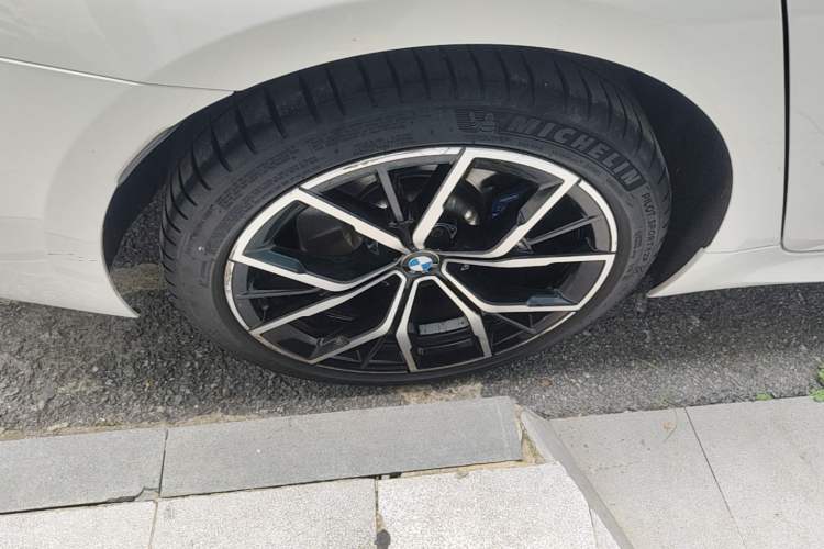 Used BMW 5 Series 2022 Updated 530i M Sport Package Right Rear Wheel Hub