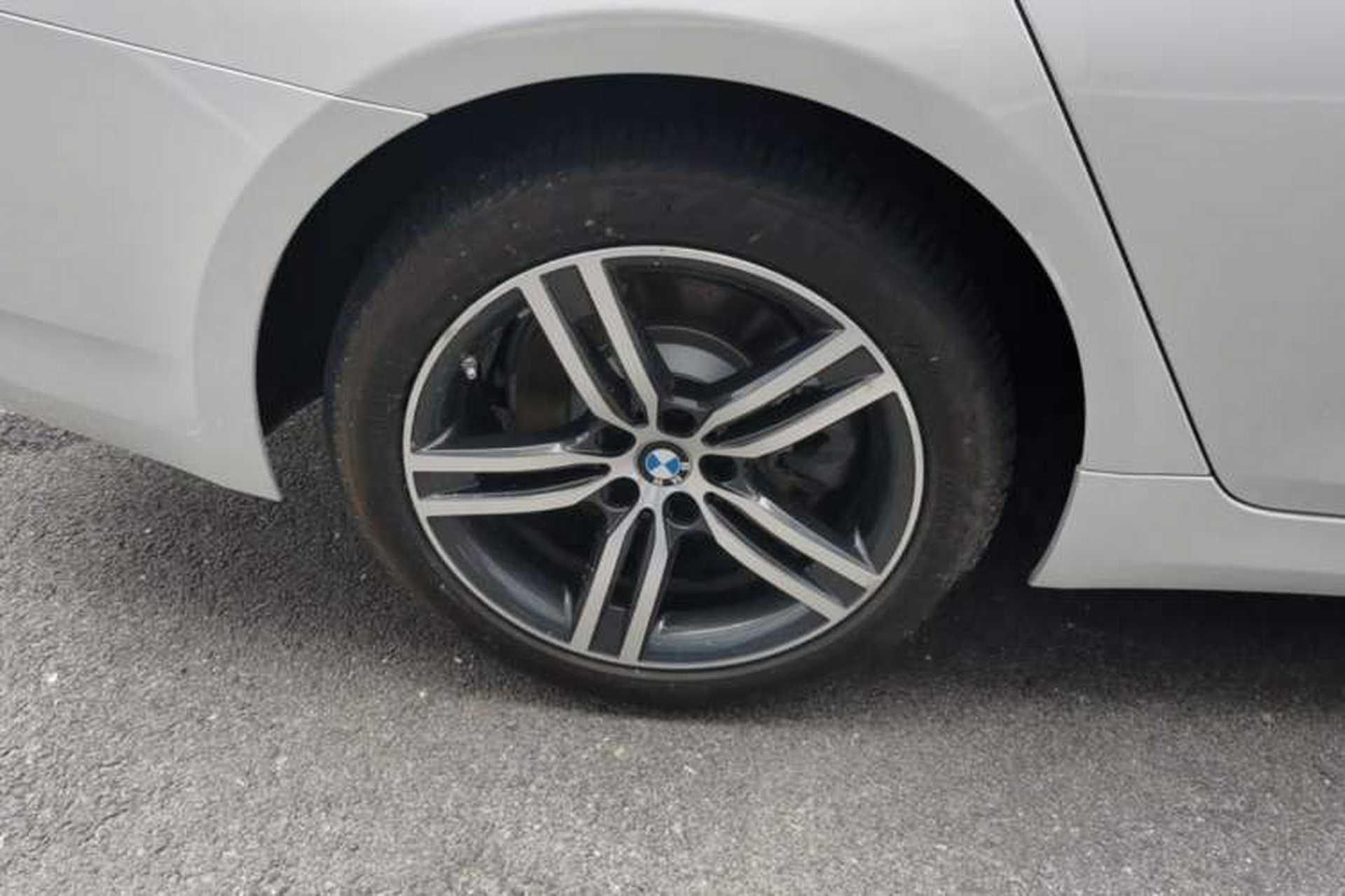 Used BMW 5 Series 2022 Updated 530Li Leading Edition Luxury Package Right Rear Wheel Hub