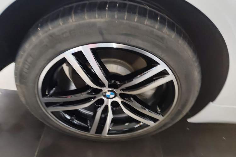 Used BMW 5 Series 2022 Second Facelift 530Li Leading Edition Luxury Package Right Rear Wheel Hub
