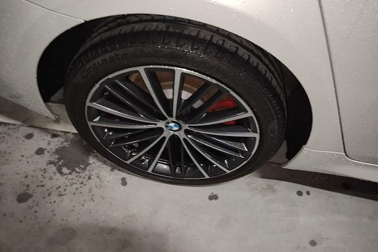 Used BMW 5 Series 2022 Second Facelift 530Li Leading Edition M Sport Package Right Rear Wheel Hub