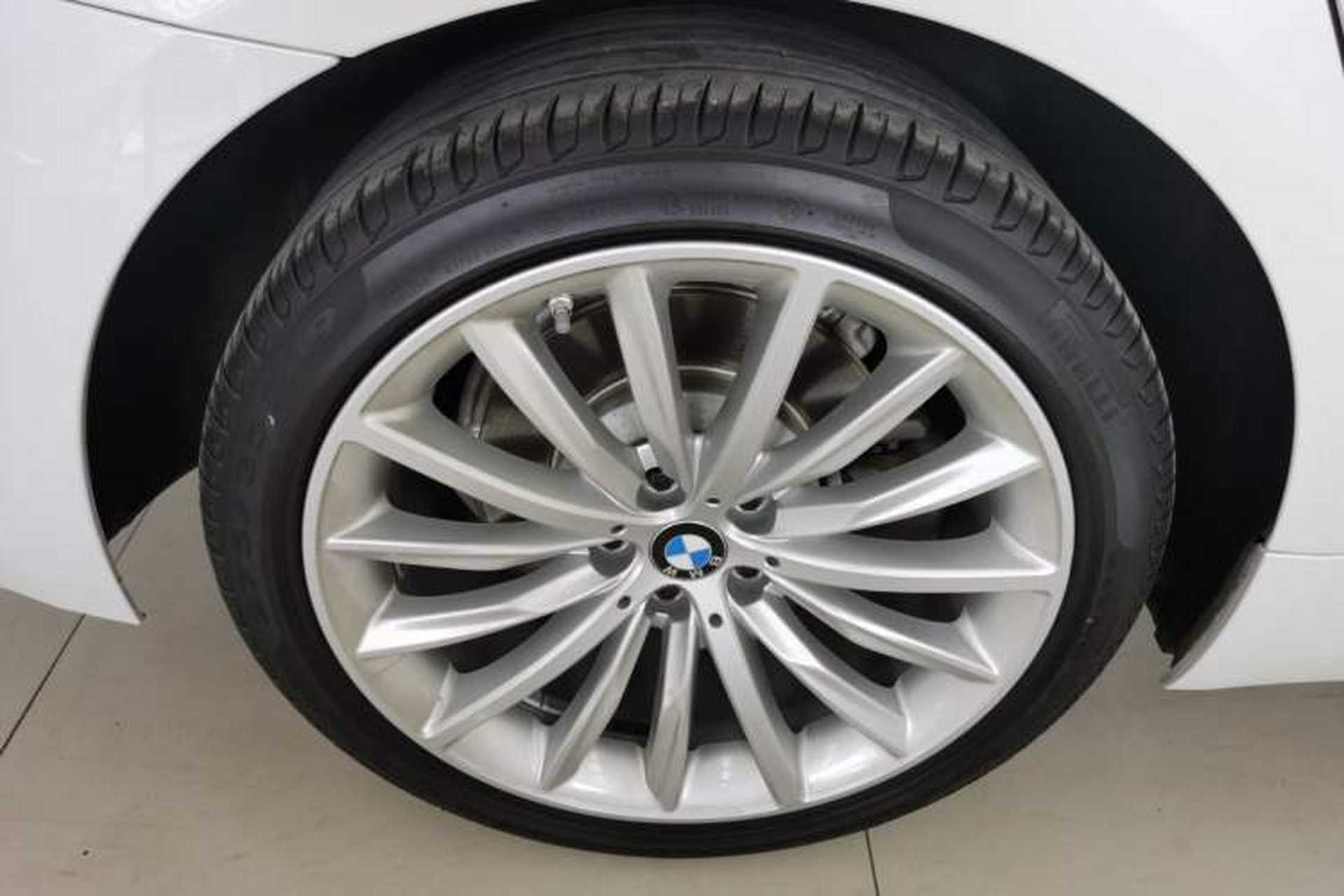 Used BMW 5 Series 2022 Second Facelift 530Li Luxury Edition Premium Package Right Rear Wheel Hub