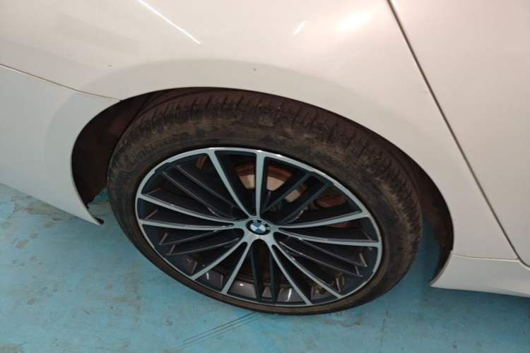 Used BMW 5 Series 2022 Restyled 530Li Leading Edition M Sport Package Right Rear Wheel Hub