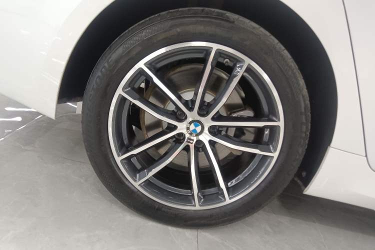 Used BMW 5 Series 2022 Second Facelift 525Li M Sport Package Right Rear Wheel Hub