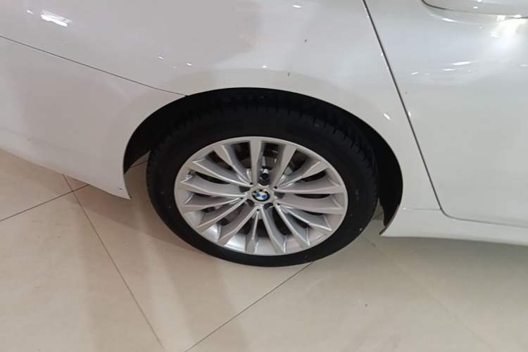 Used BMW 5 Series 2022 Second Facelift 525Li Luxury Package Right Rear Wheel Hub