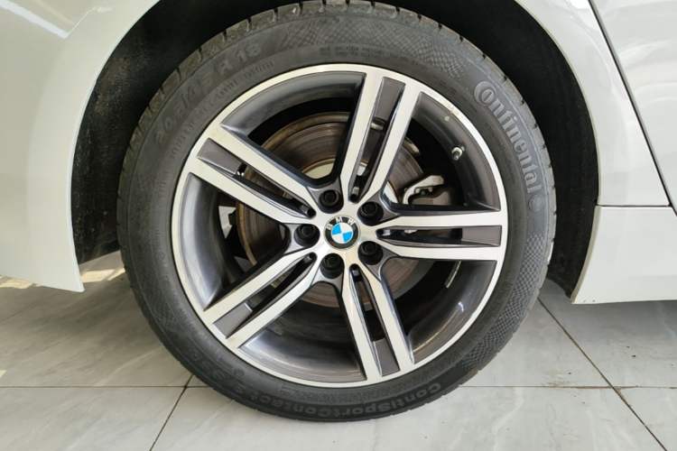 Used BMW 5 Series 2022 Updated 530Li Leading Edition Luxury Package Right Rear Wheel Hub