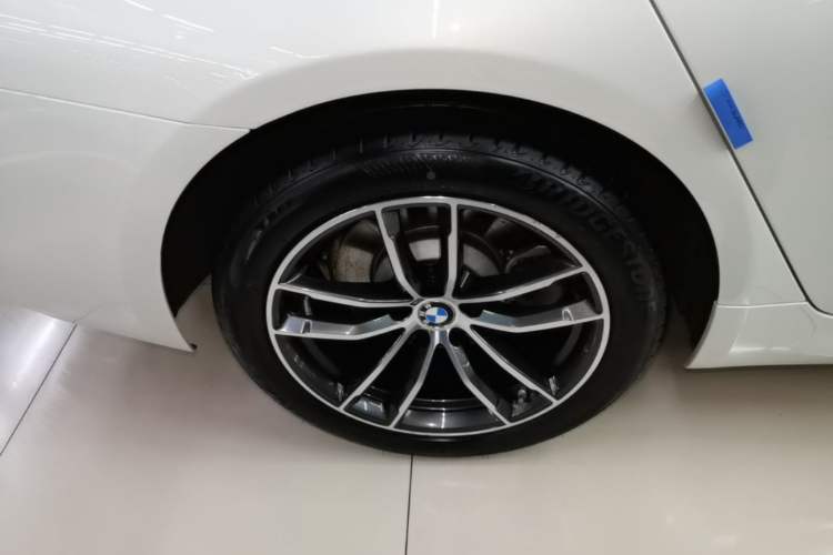 Used BMW 5 Series 2022 Second Facelift 525Li M Sport Package Right Rear Wheel Hub